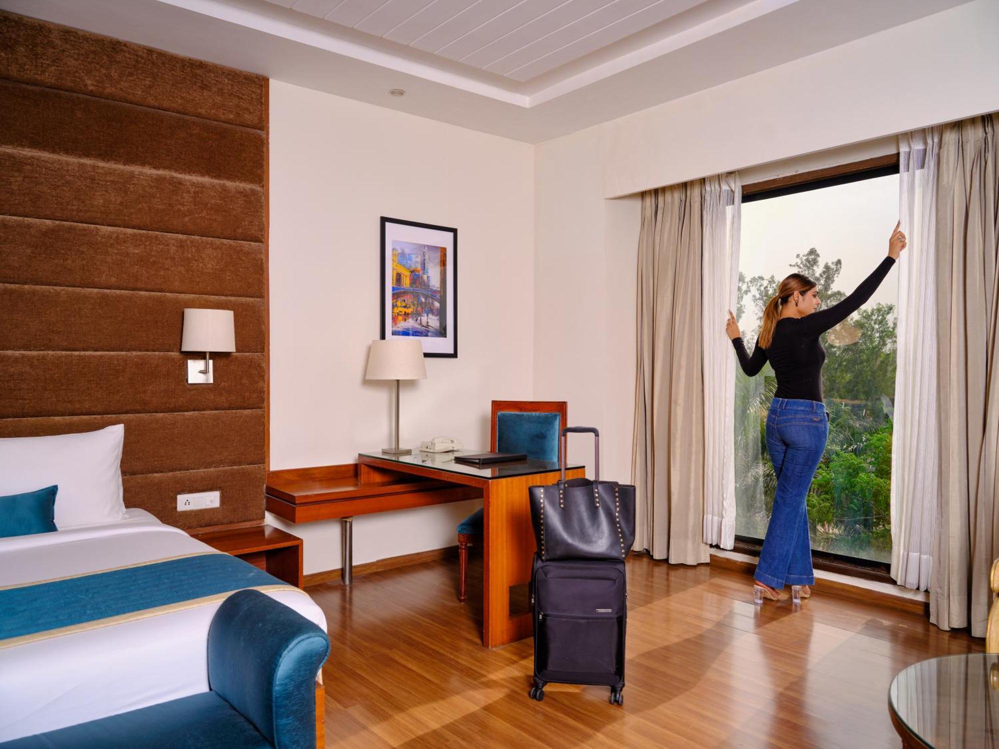 Best Western Country Woods Ambāla Exterior foto